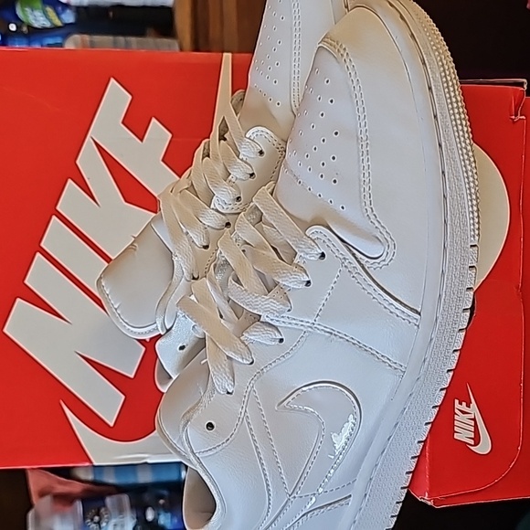 Air Jordan 1 Low Triple White - Picture 1 of 5